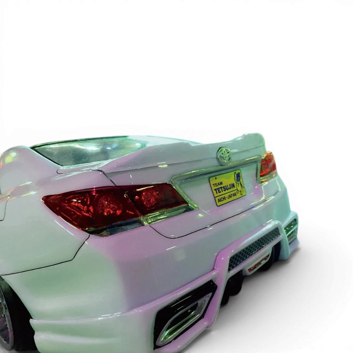 Modèle de voiture Toyota 21Crown Tetsujin, carrosserie détaillée en plastique, vue de face sur fond blanc.