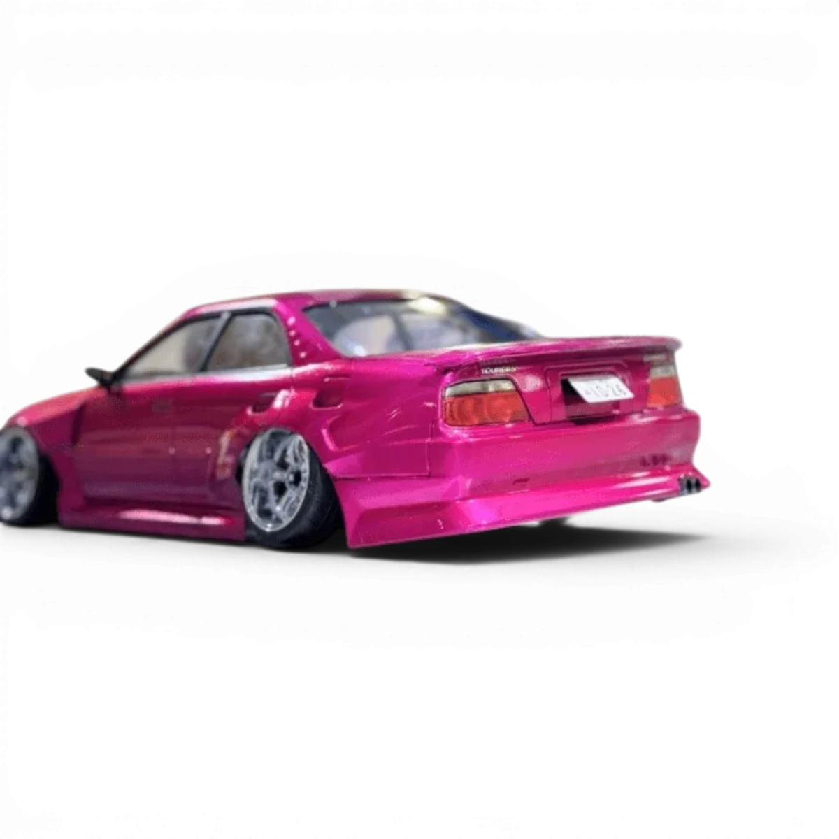 Carrosserie Toyota Chaser JZX100 Kazama Auto en plastique pour modèle réduit, Addiction RC Design, vue de face avec détails.