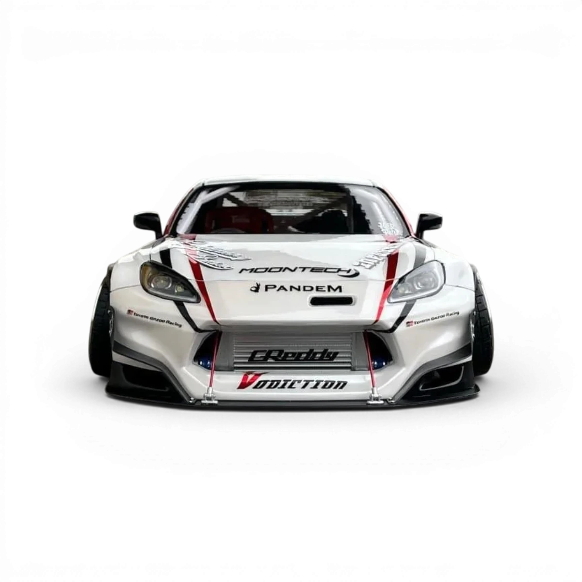 Carrosserie Toyota GR86 Addiction RC Design, finition détaillée, vue de face sur fond blanc.