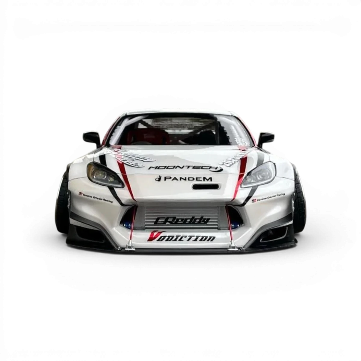Carrosserie Toyota GR86 Addiction RC Design, finition détaillée, vue de face avec logo et design sportif.