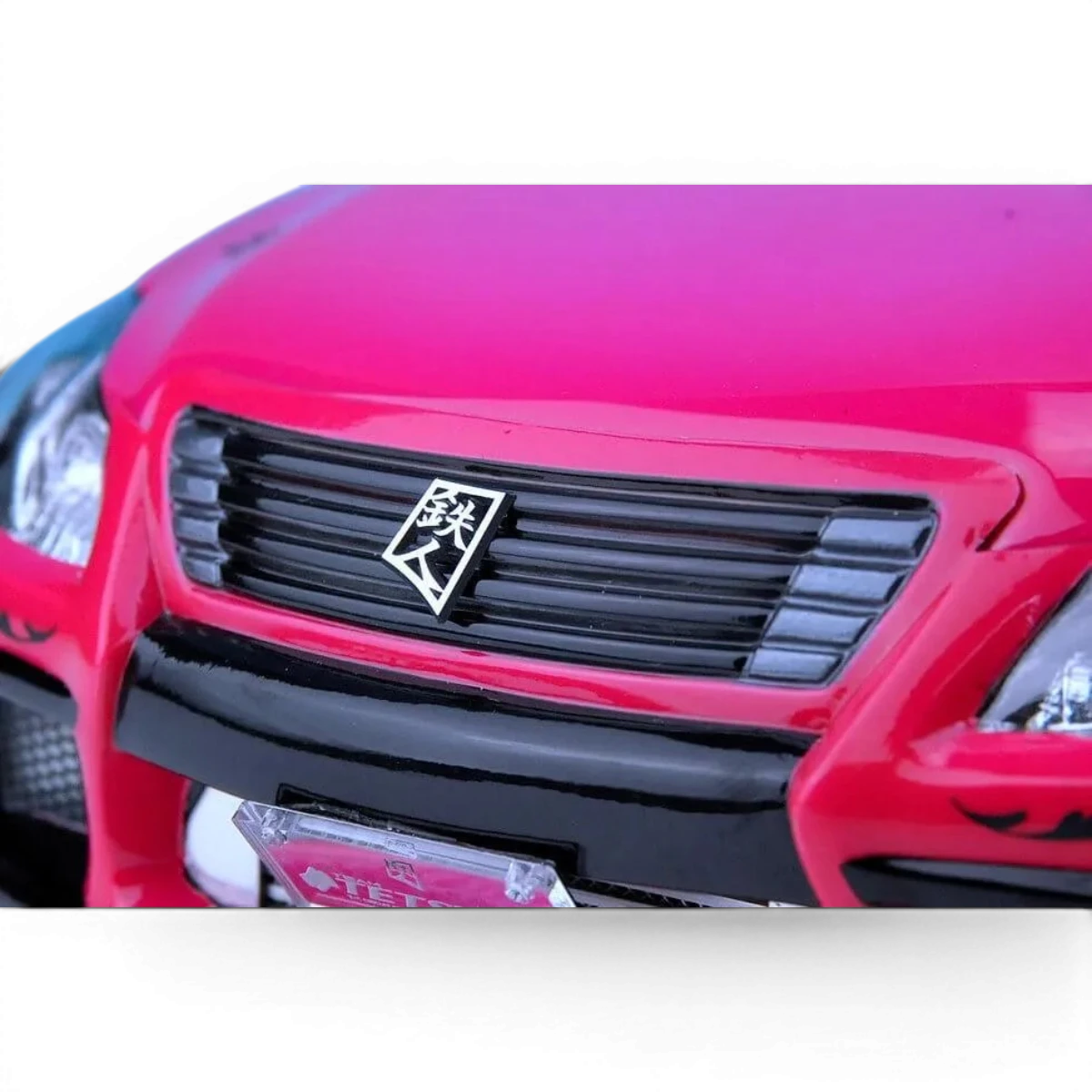 Modèle de carrosserie Toyota GRS20 Crown de la marque Tetsujin, vue détaillée de la carrosserie de la voiture.