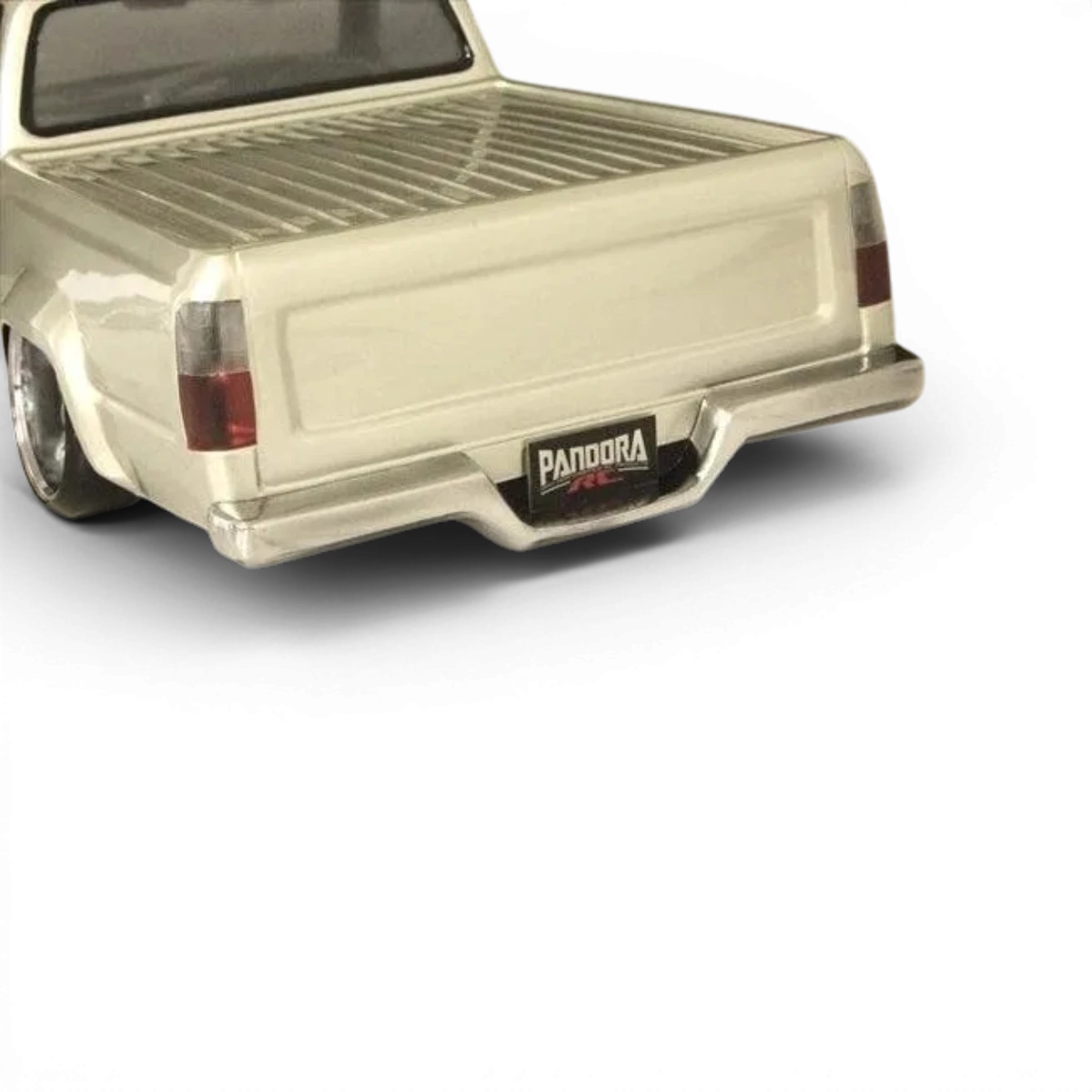 Carrosserie pour Toyota Hilux RN80, modèle Pandora RC, en plastique noir avec détails réalistes, vue de face.
