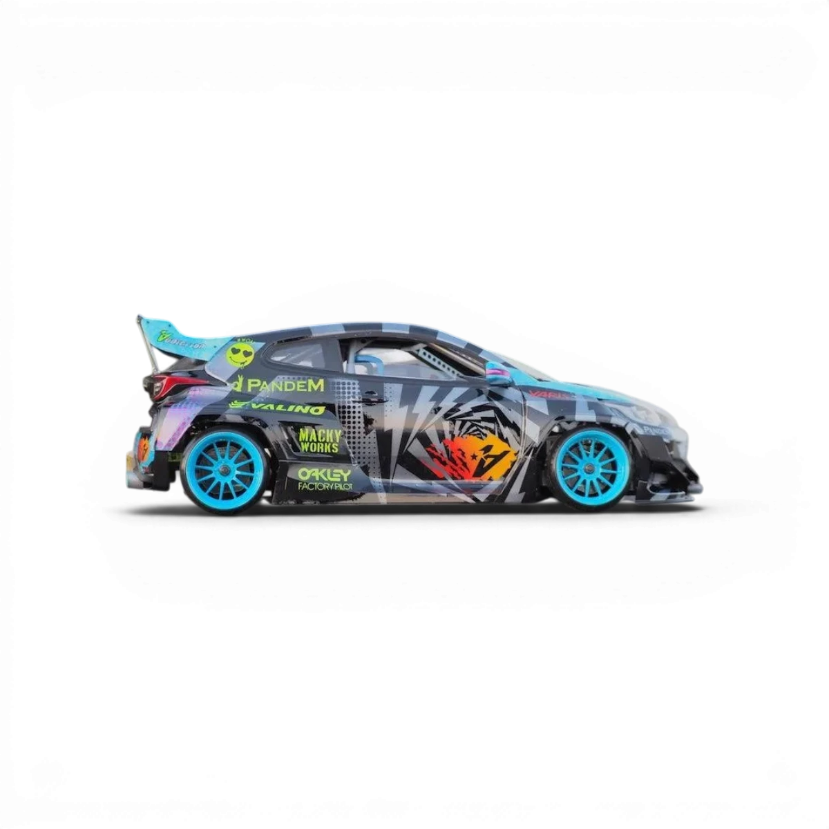 Carrosserie pour Toyota Yaris PANDEM GXPA16 par Addiction RC Design, finition détaillée, vue de face.