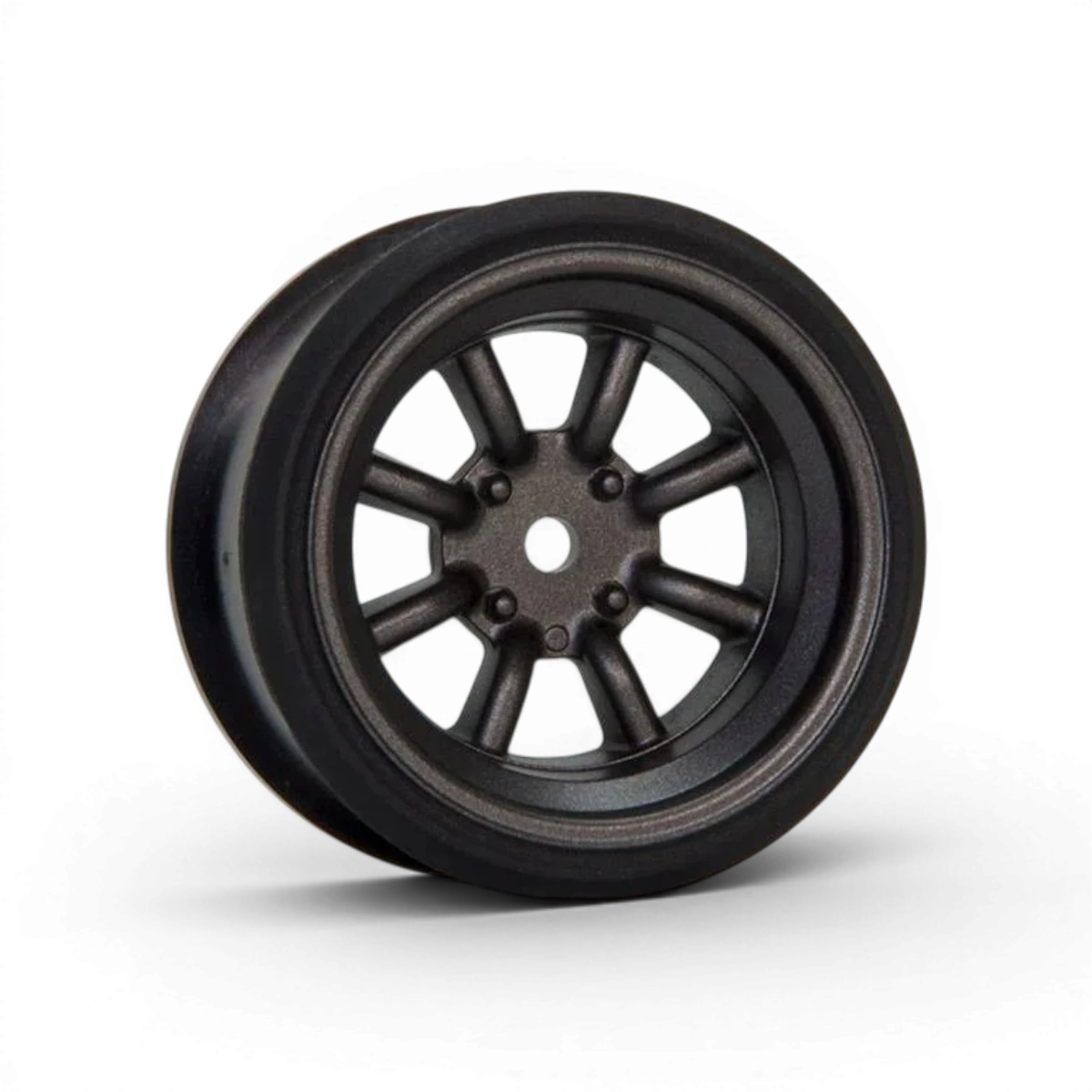 Roues V16D RS Watanabe en Gun Metal avec décalage de +12 mm, diamètre 8,5 mm, par Scale Dynamics, image de style drift.