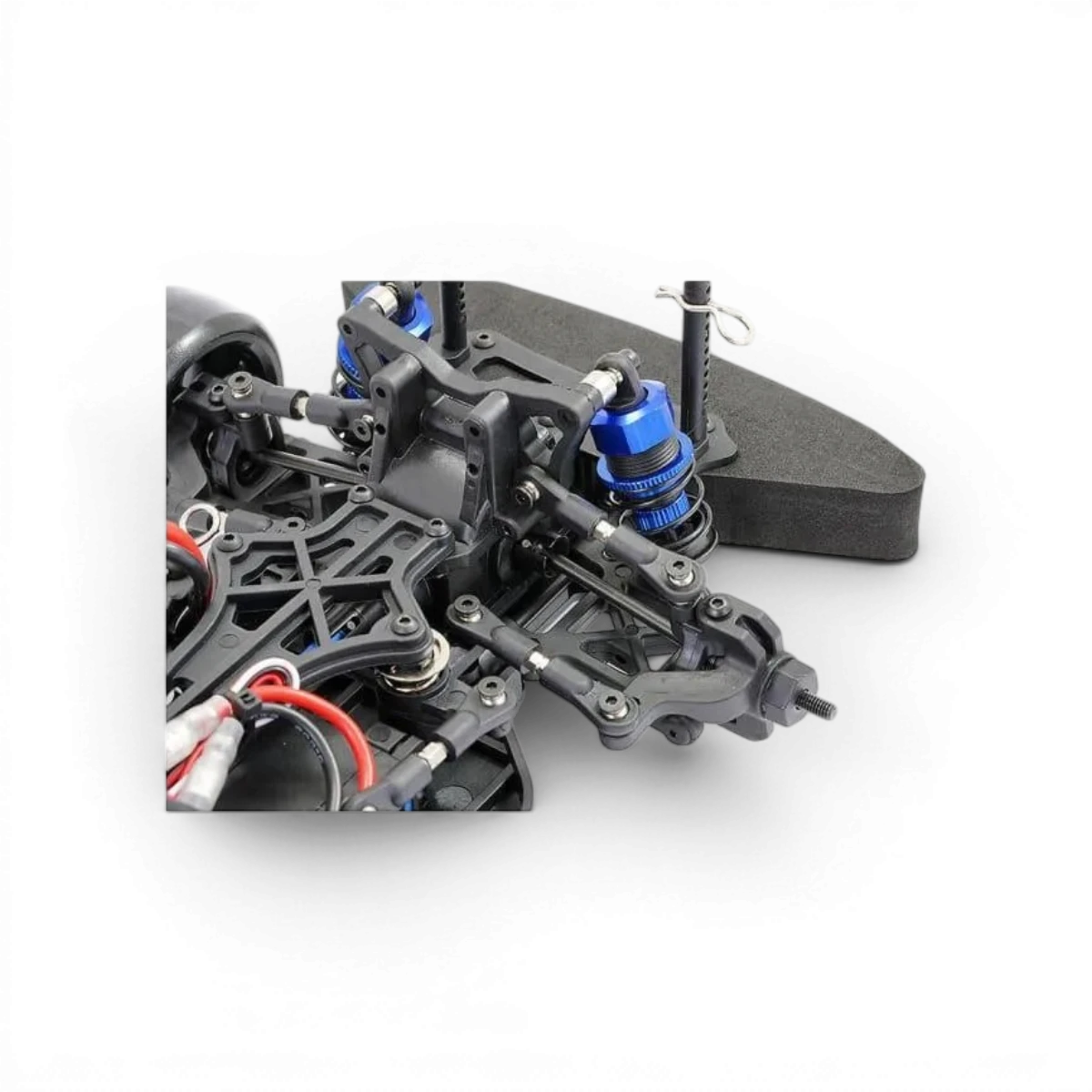 Voiture Banzai FTX 1/10 drift 4x4 rouge, modèle télécommandé pour course de drift, vue de côté.