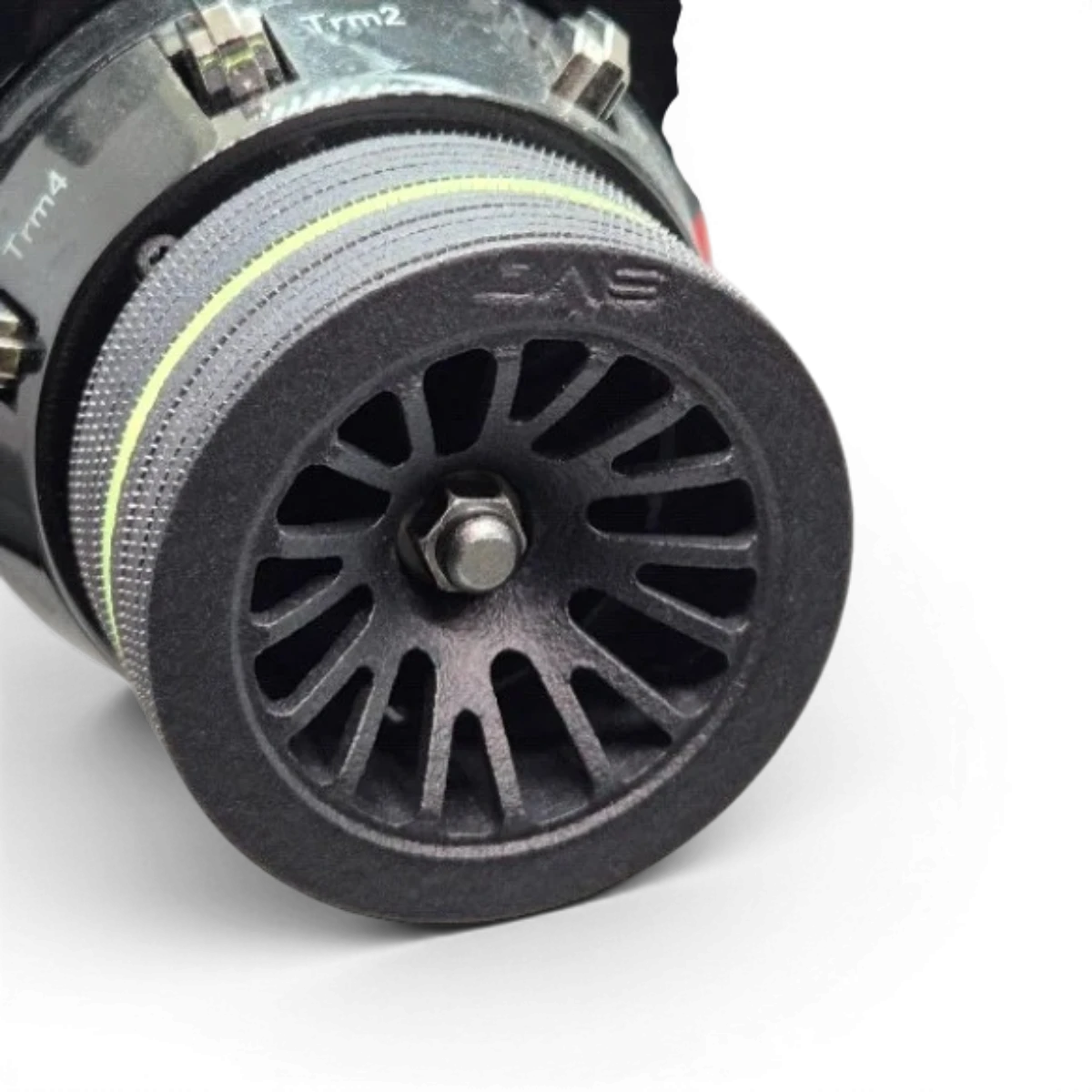 Volant Ultimate DAS Speed, diamètre 50mm, en cuir noir avec détails en acier, pour une conduite sportive et précise.