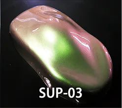 Bracelet Vpearl SUP03 de Show UP, en perles blanches et détails en métal, visible en gros plan sur fond neutre.