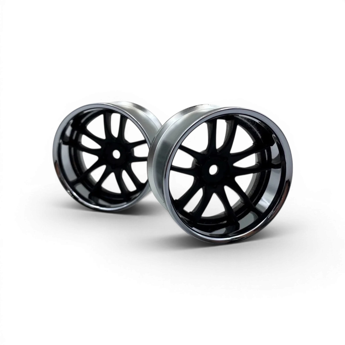 Roues Work Emotion CR3P Offset 6 en carbone mat, conçues par Custom Lab’s, visibles en image.