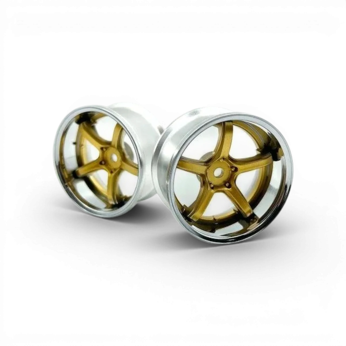 Jantes WORK Emotion T5R Offset 6 en chrome et or, montées sur une voiture, avec design élégant et finition brillante.