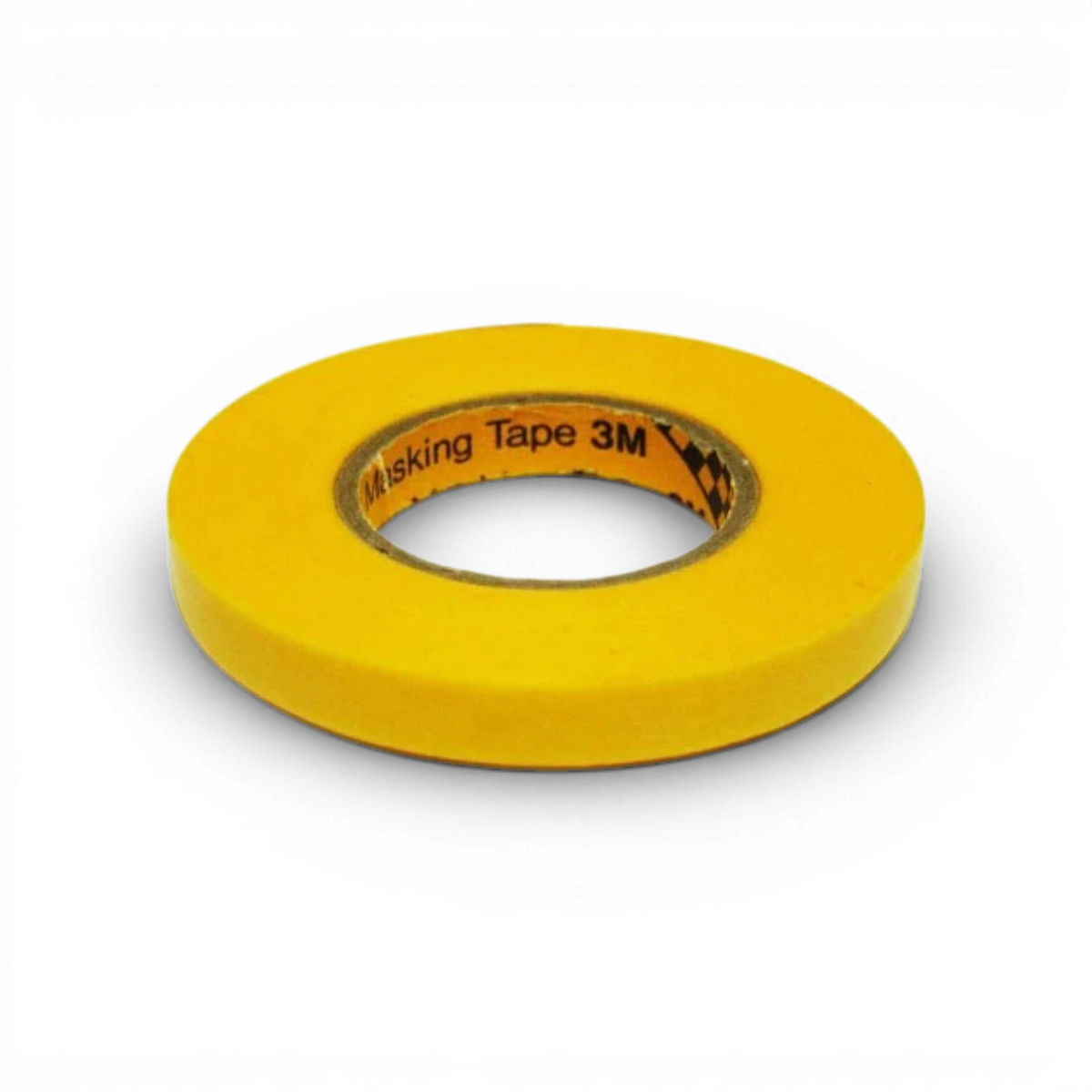 Ruban de masquage de 6mm de la marque Topline, idéal pour la peinture, posé sur une surface blanche pour délimiter des zones.
