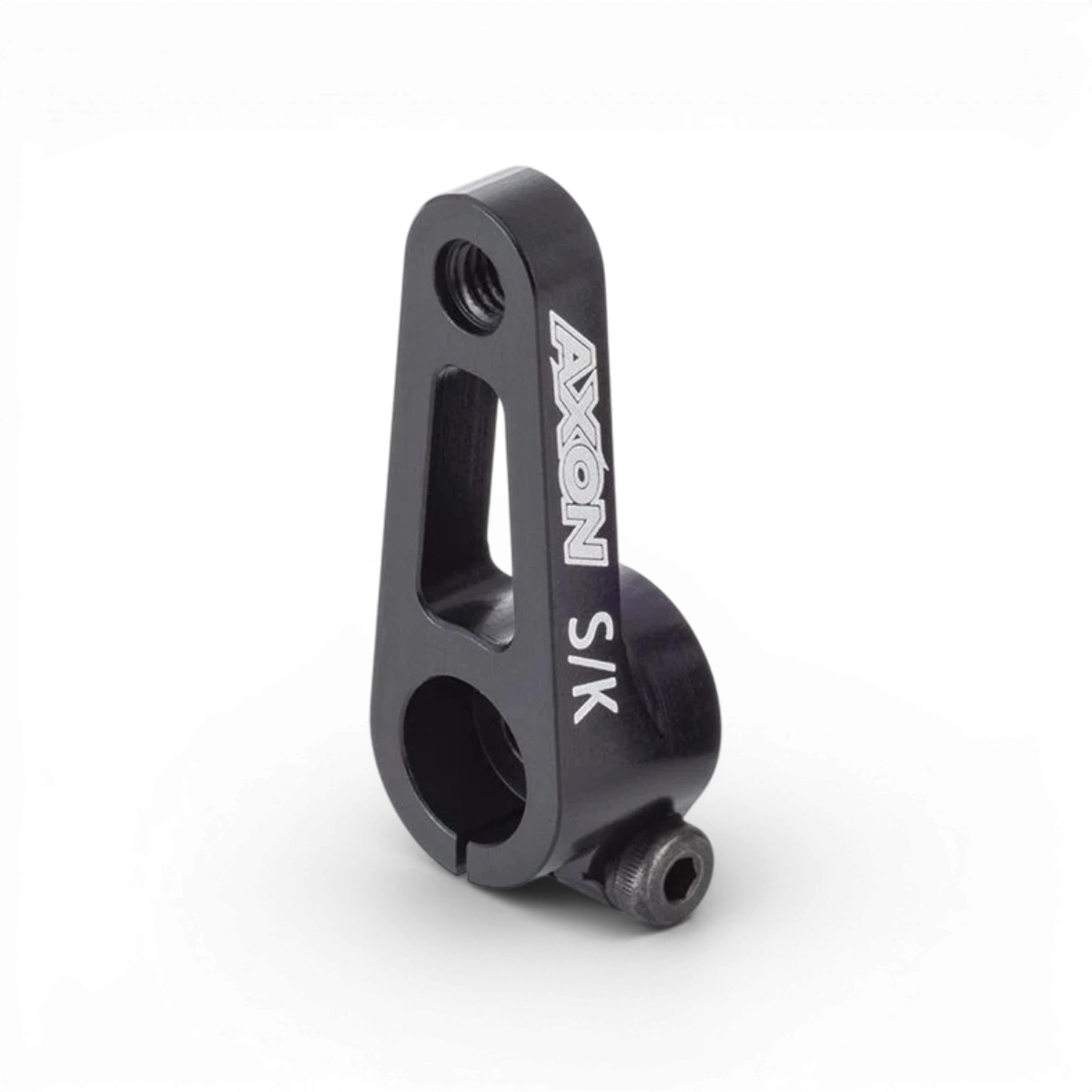 Servo Sanwa/KO 23T de Team Axon, palonnier électronique pour modélisme radio, avec connecteurs et composants visibles.