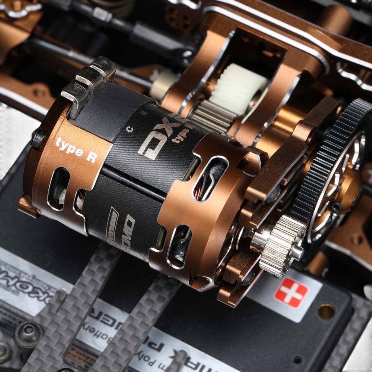Moteur brushless 11.5T Racing Performer DX2 Type-R de Team Yokomo, vue rapprochée du moteur électronique pour voitures RC.