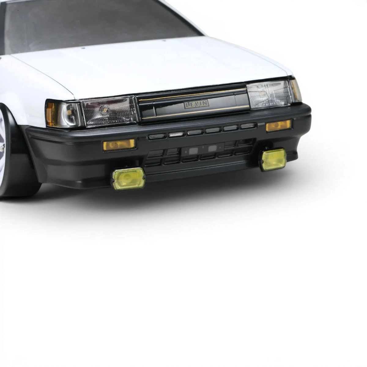 Kit de carrosserie pour Toyota Corolla AE86 Levin 2 portes, marque Team Yokomo, vue de l'avant sur l'image.