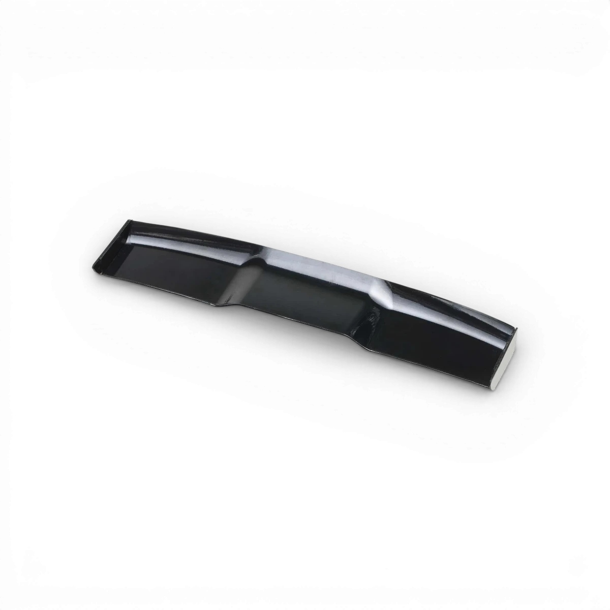 Aileron personnalisé pour Nissan Fairlady Z RZ34, conçu par Team Yokomo, visible en détail sur la voiture.