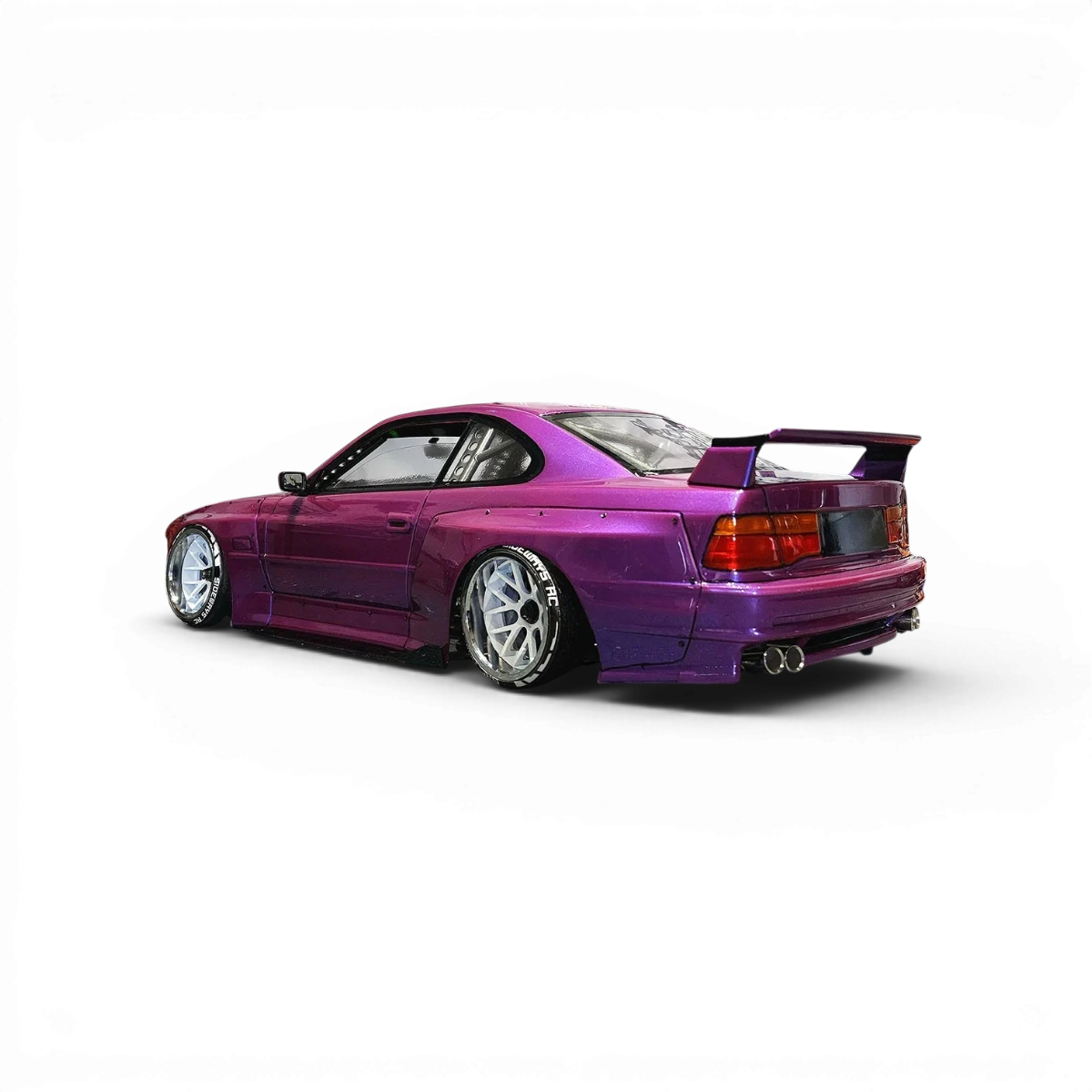 Carrosserie BMW E31 M8 de Aplastics RC, vue de face avec détails de la carrosserie pour modèle réduit.