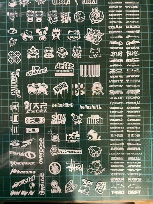 Autocollants sponsors Black Drift, lot de 2 stickers noirs pour voitures de drift, avec logo Black Drift Stickers visible.