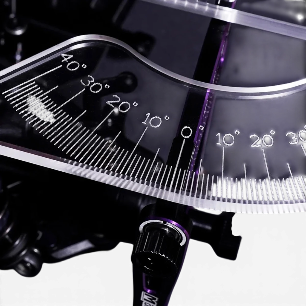 Banc de réglage Momentum en aluminium 7075 CNC de Yeah Racing, montrant la surface précise et les ajustements du produit.