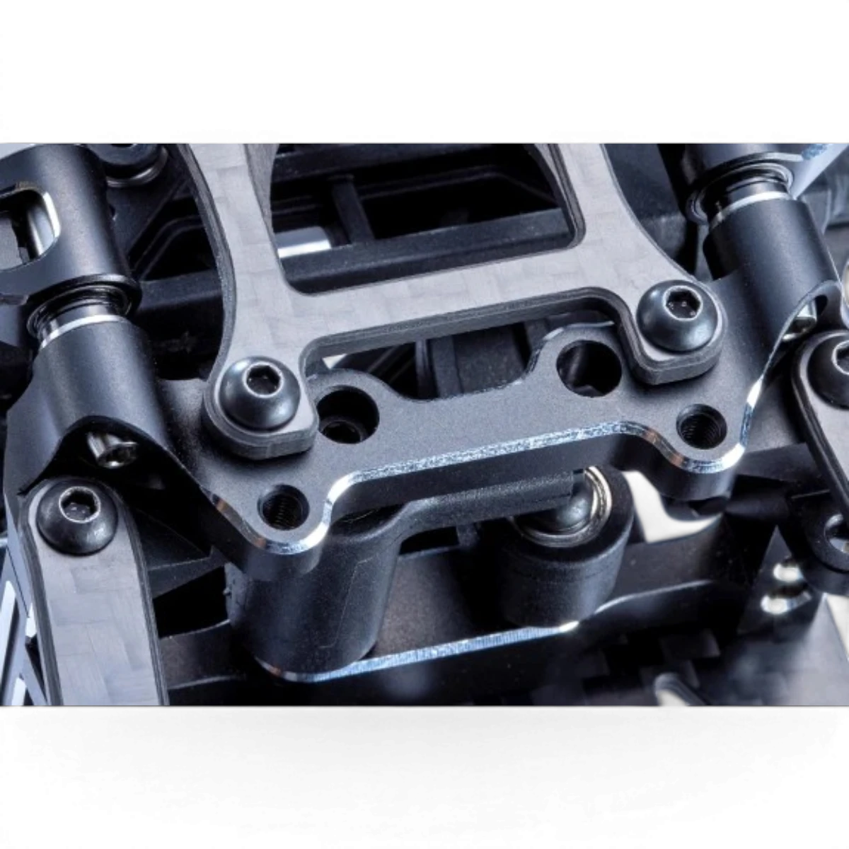 Base supérieure en aluminium pour bellcrank MC-III, compatible avec Team Reve D, montre la pièce de fixation robuste.
