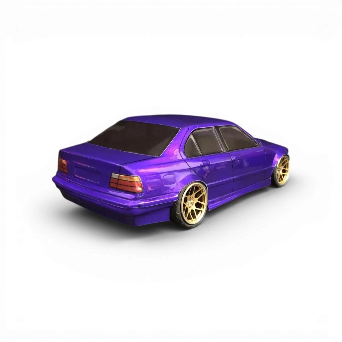 Carrosserie BMW E36 Sedan pour modèle RC Aplastics RC, finition détaillée, vue de face avec design réaliste pour voiture télécommandée.