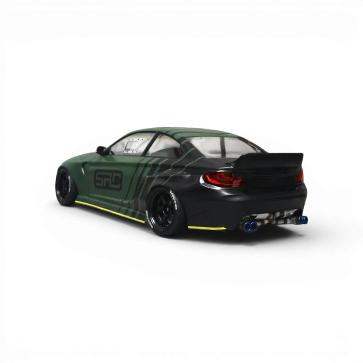 Carrosserie BMW M2 F22 en plastique pour voiture RC, modèle précis de la marque Aplastics rc, vue de face avec détails.