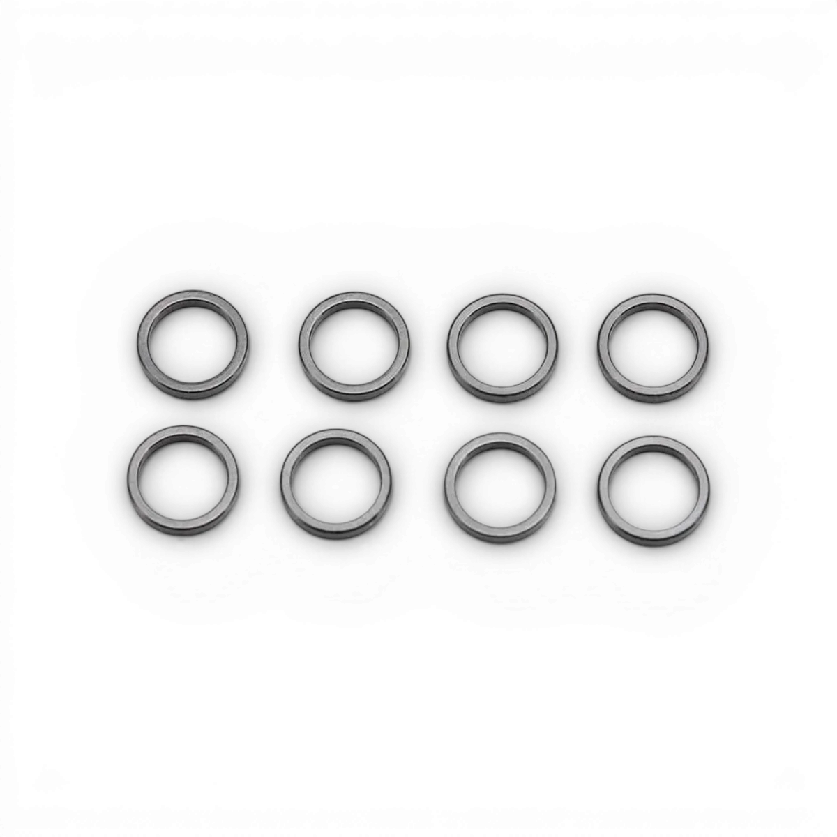 Cales noires de 5x7x1mm pour pièces détachées Team Yokomo, vues en gros plan.