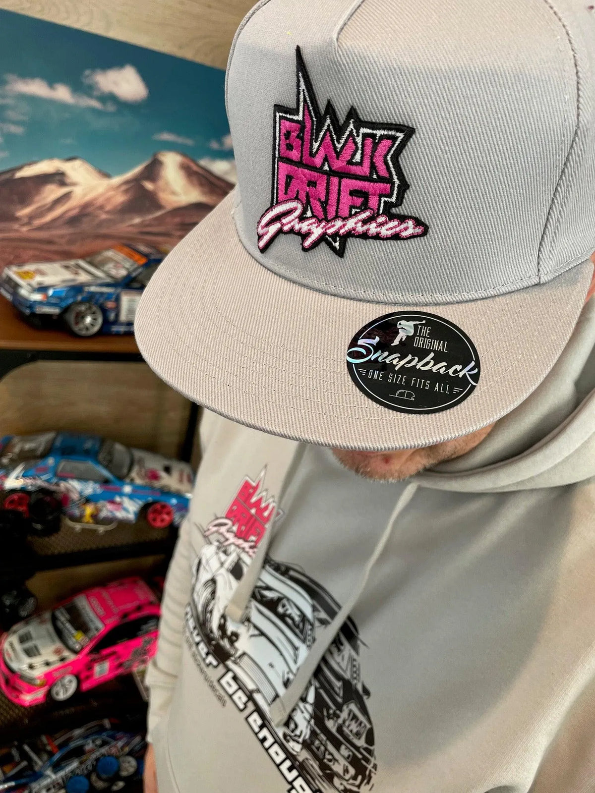 Casquette snap noire avec logo Gray Black Drift Stickers, style décontracté et tendance pour homme ou femme.