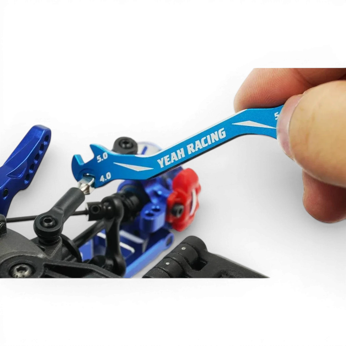 Clé biellette Yeah Racing pour accessoires de drift, montrée en gros plan avec détails de l'outil.