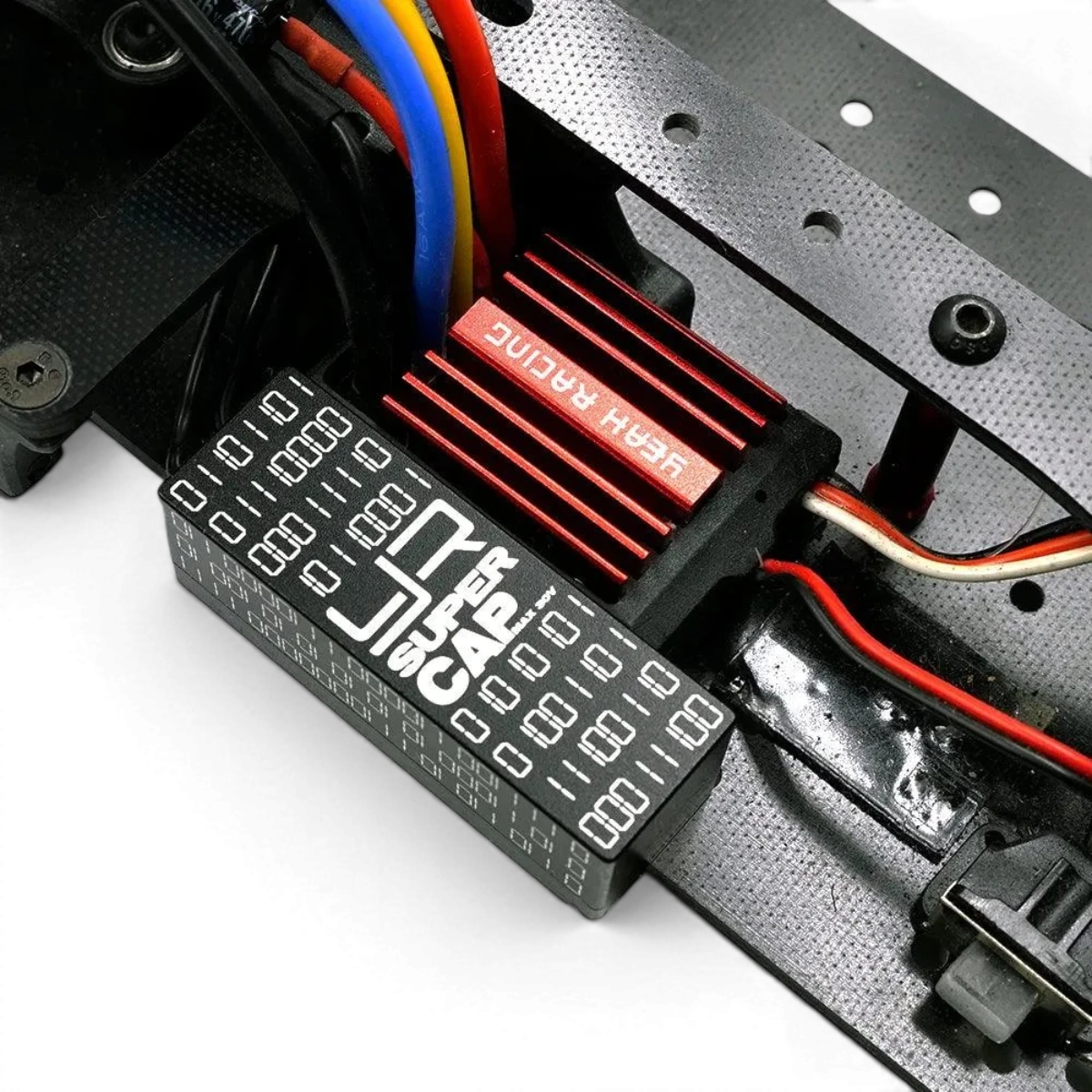 Condensateur super capacitor 30V en aluminium de la marque Yeah Racing, pour applications électroniques et modélisme.