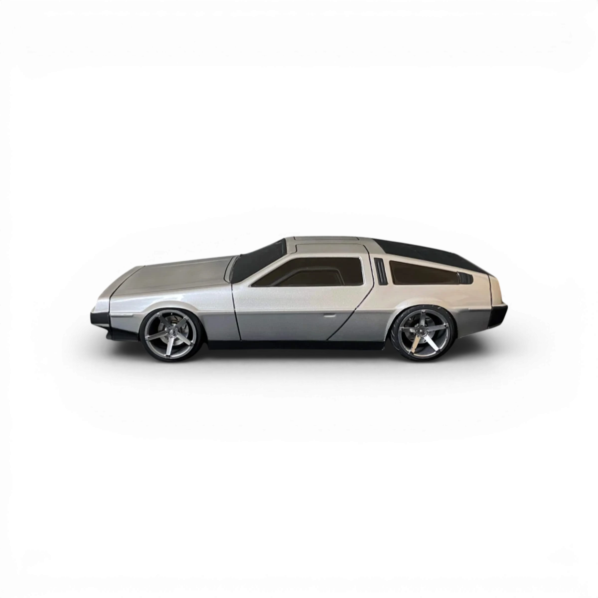 Carrosserie DMC Delorean en plastique pour voiture RC Aplastics RC, finition détaillée et réaliste, vue de face.