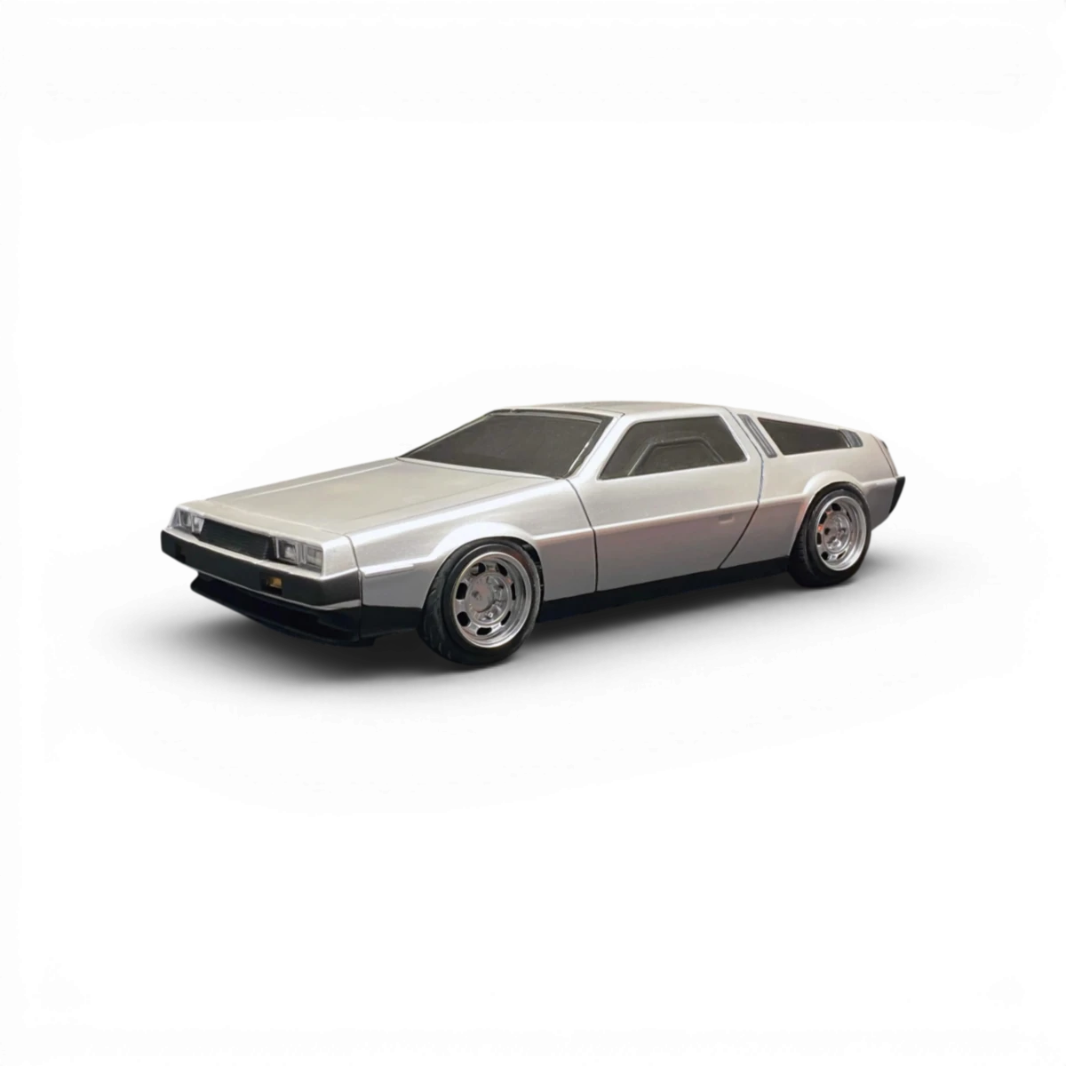 Carrosserie DMC Delorean pour voiture RC Aplastics RC, modèle détaillé avec finitions réalistes et design emblématique.