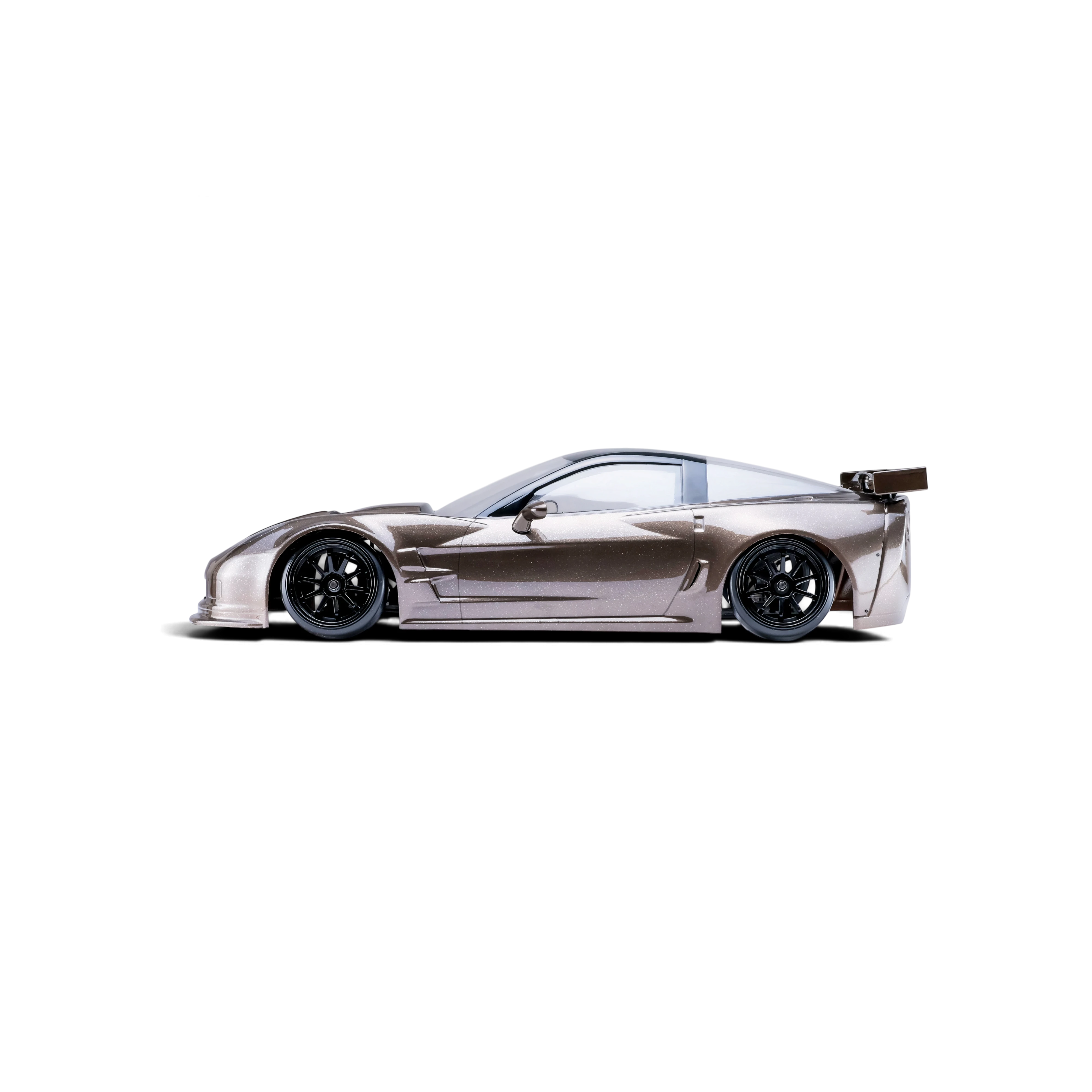 Carrosserie DriftParadiZ Corvette GT2 pour RC drift, profil latéral avec finition gris métallisé et aileron arrière