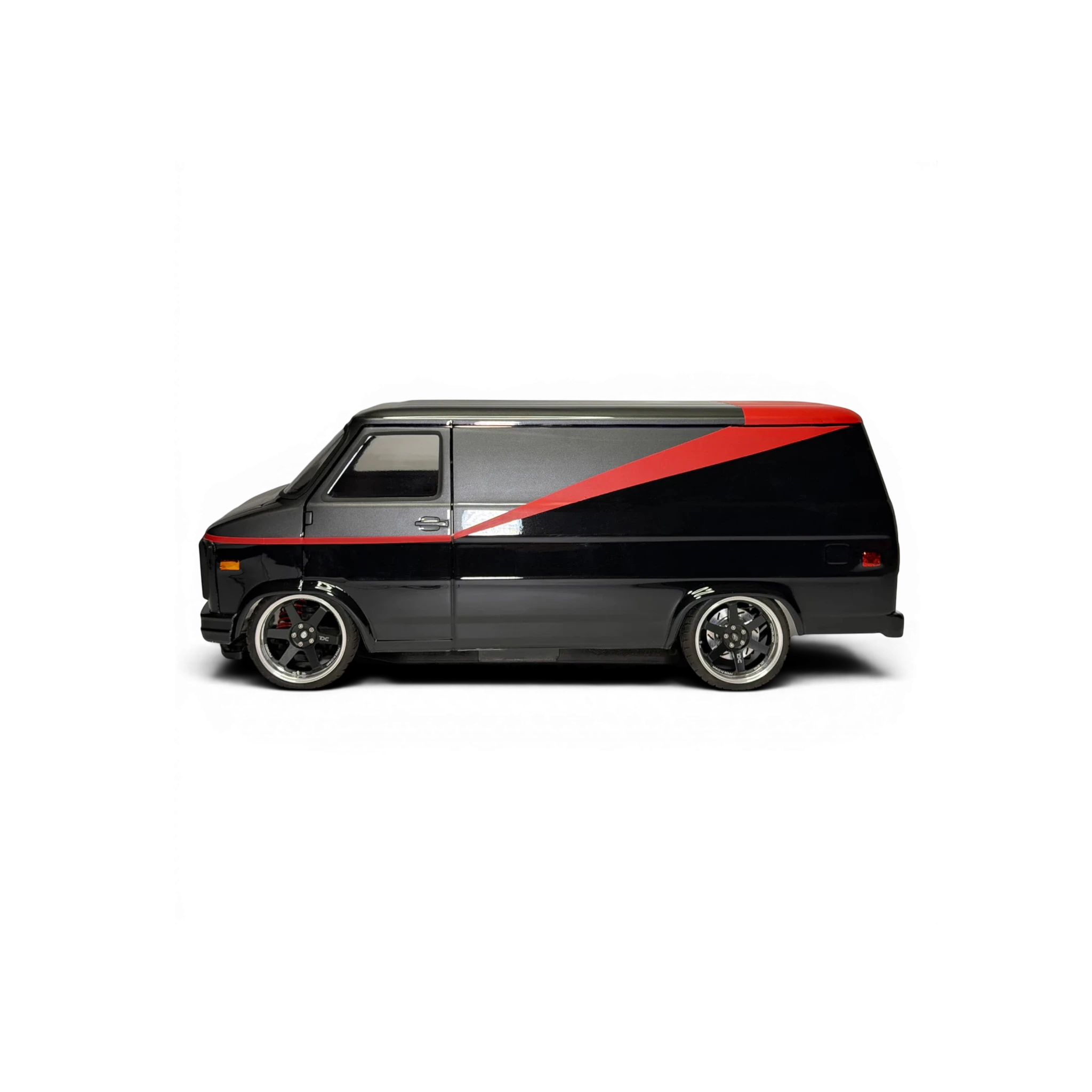 Carrosserie DriftParadiZ GMC Vandura 1983 échelle 1/10 noire et rouge pour voiture RC