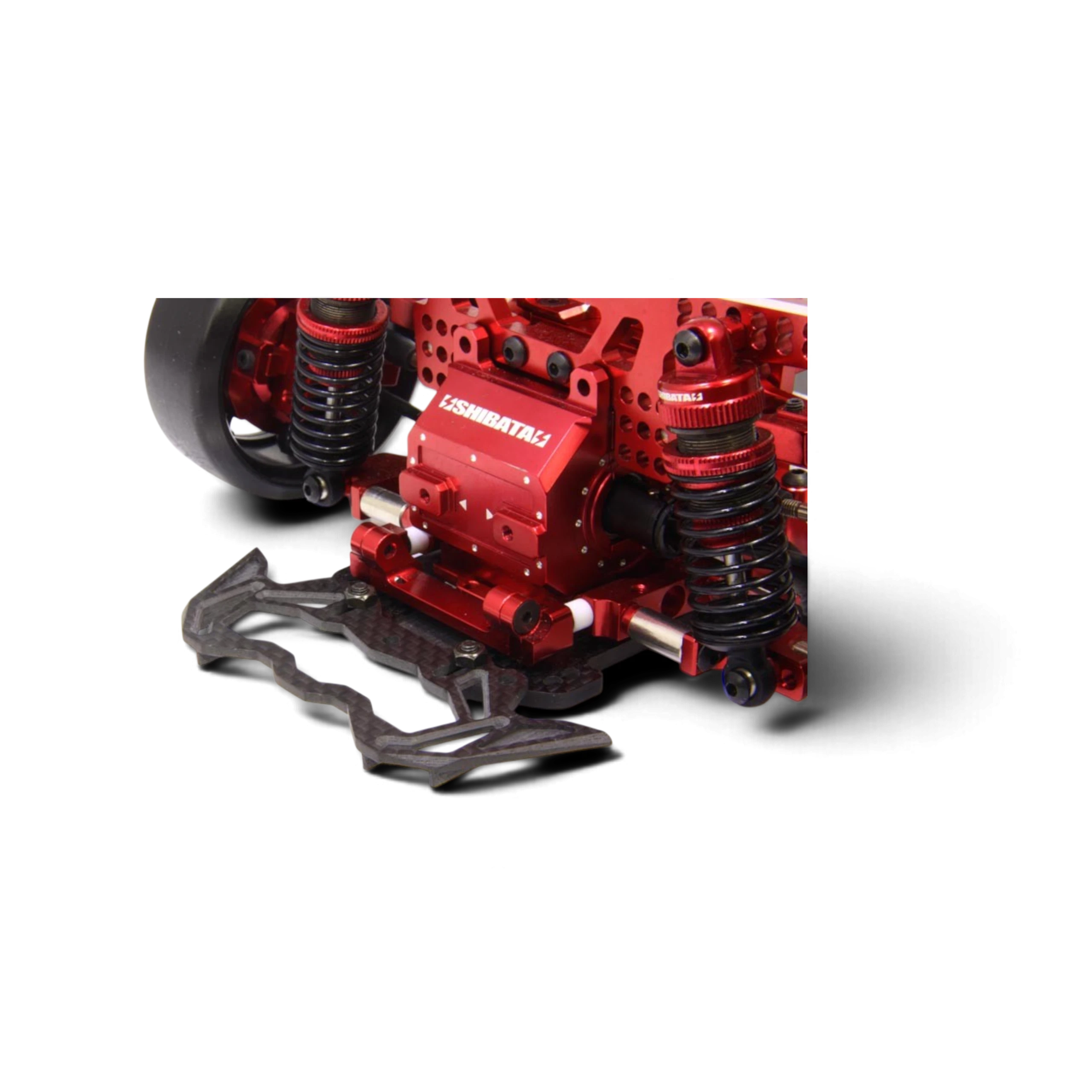 Pare-chocs carbone brillant Hikotech avec ailettes monté sur châssis RC Drift rouge DriftParadiZ