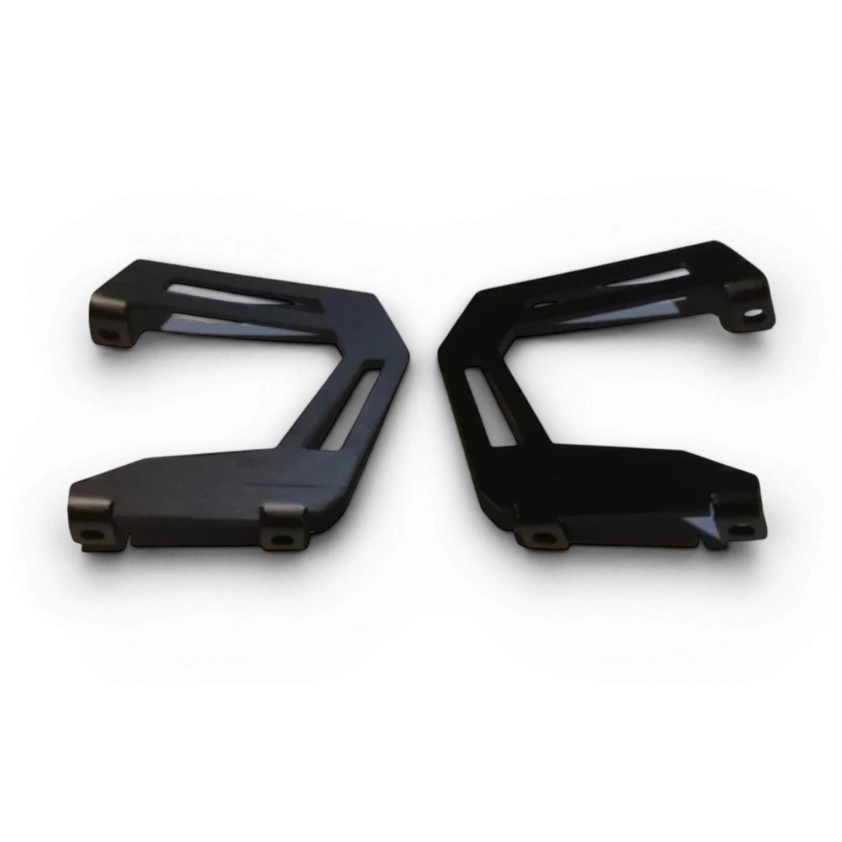 Supports d'aileron en aluminium noir DriftParadiZ pour voiture RC drift, offrant rigidité et stabilité.