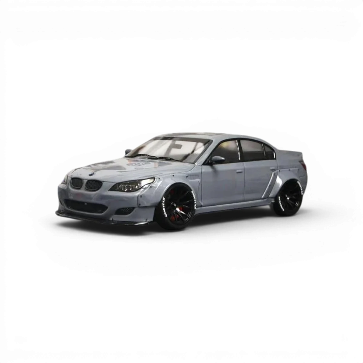 Kit de carrosserie E60 large pour RC Aplastics RC, incluant des pièces E60WB pour drift, visible en image.