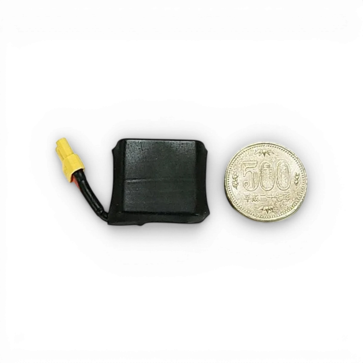 Condensateur haute réactivité Type H pour ESC, électronique, marque Topline, en position sur un circuit électronique.