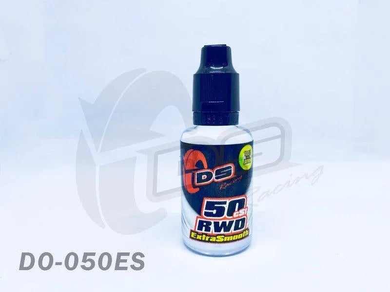Huile amortisseur minérale 50cst DS Racing SMOOTH II pour accessoires, visible en flacon avec étiquette bleue et logo DS Racing.