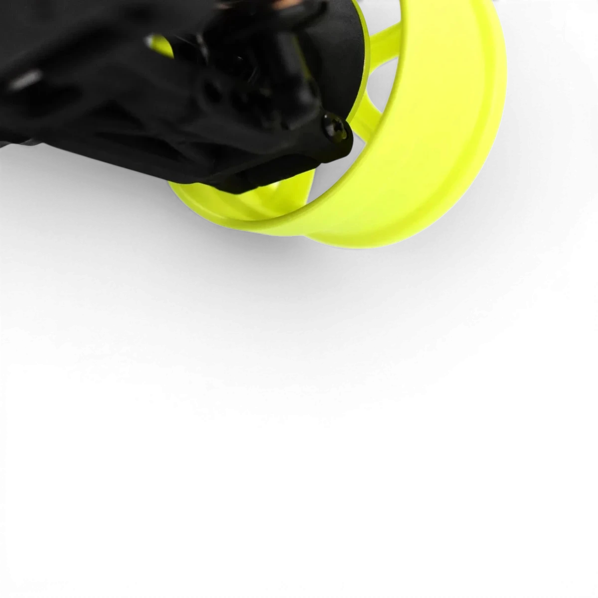 Jantes DP5 jaunes avec décalage de 8 mm de la marque Team Reve D, vue de face montrant le design des roues.