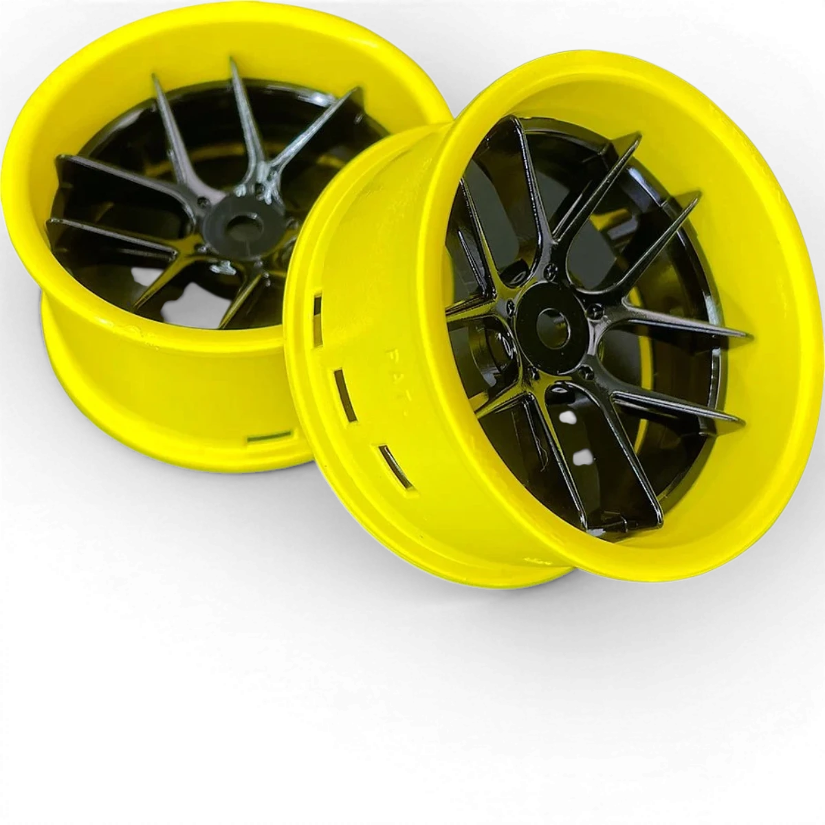 Deux roues Tetsujin avec cercles jaunes brillants et centres en disque noir brillant, style moderne et élégant.
