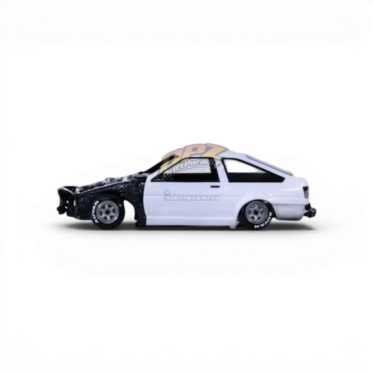 Kit intérieur, châssis et moteur apparent pour voiture radiocommandée AE86 Pandora RC, composants détaillés visibles.