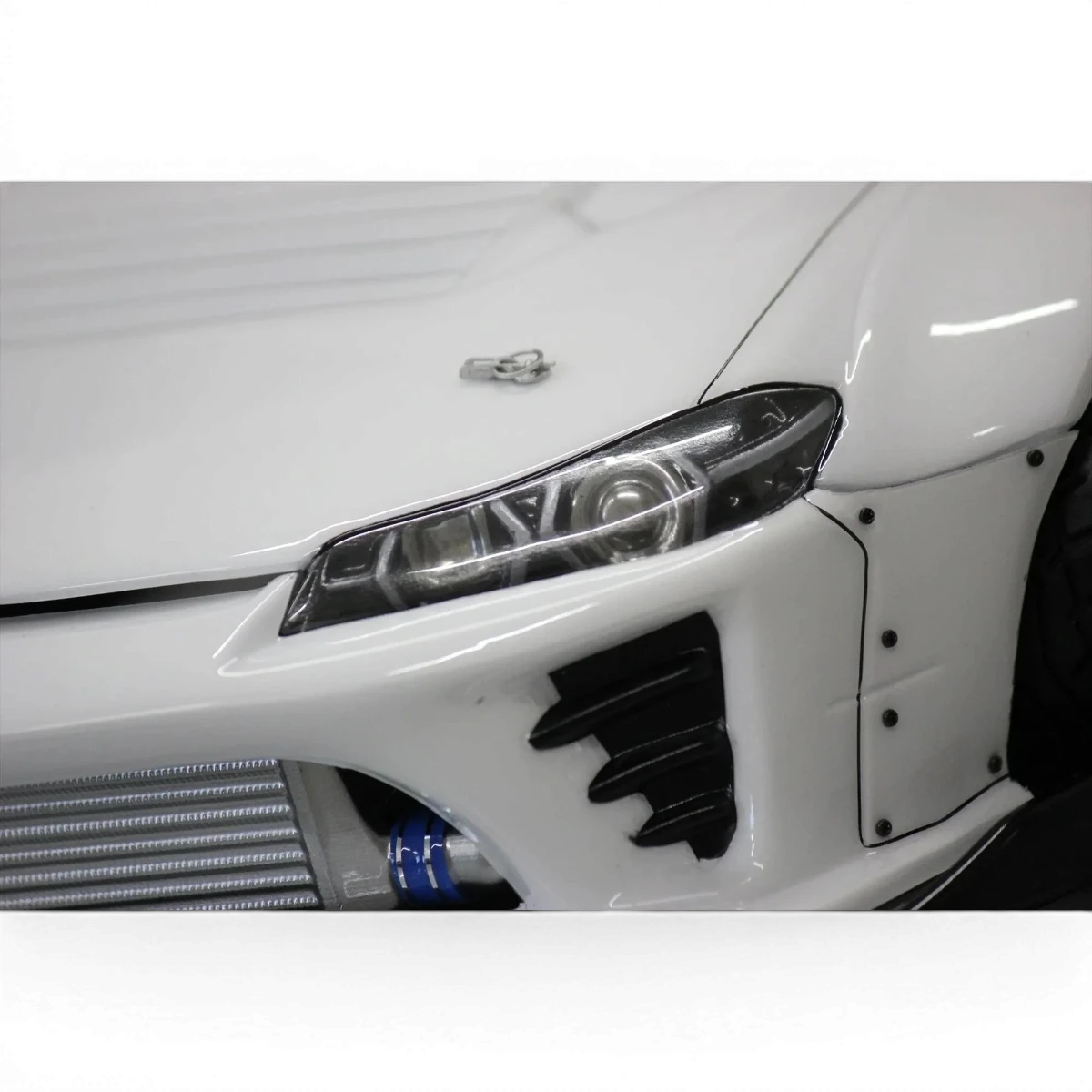 Carrosserie Nissan Silvia S15 BLS de Pandora RC avec détails en rouge et noir, pour voiture télécommandée BN-Sports.