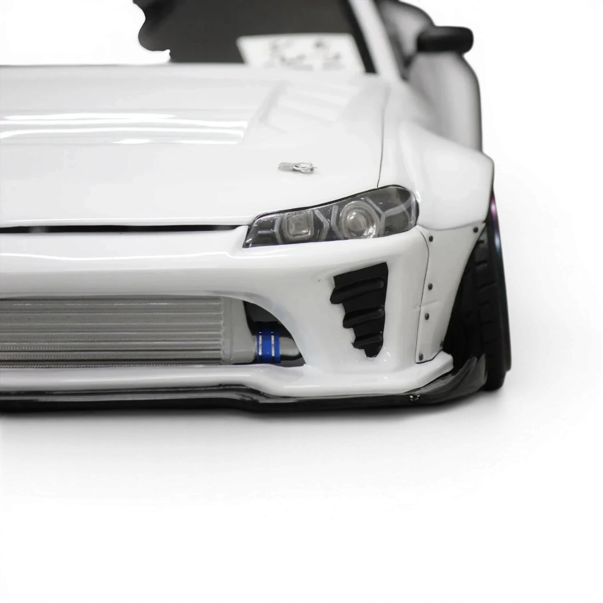 Carrosserie Nissan Silvia S15 BLS de Pandora RC avec détails en plastique et finition réaliste, modèle pour voitures radiocommandées.