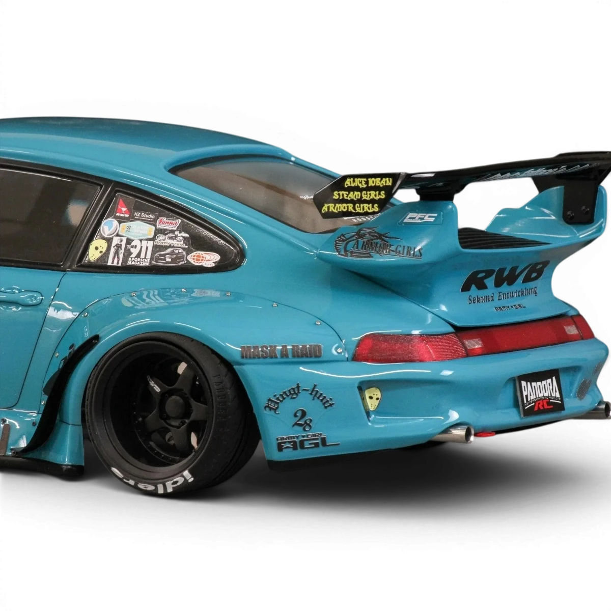 Voiture radiocommandée Porsche 911 RWB 993 Pandora RC, carrosserie détaillée avec peinture bleue et spoilers racing.