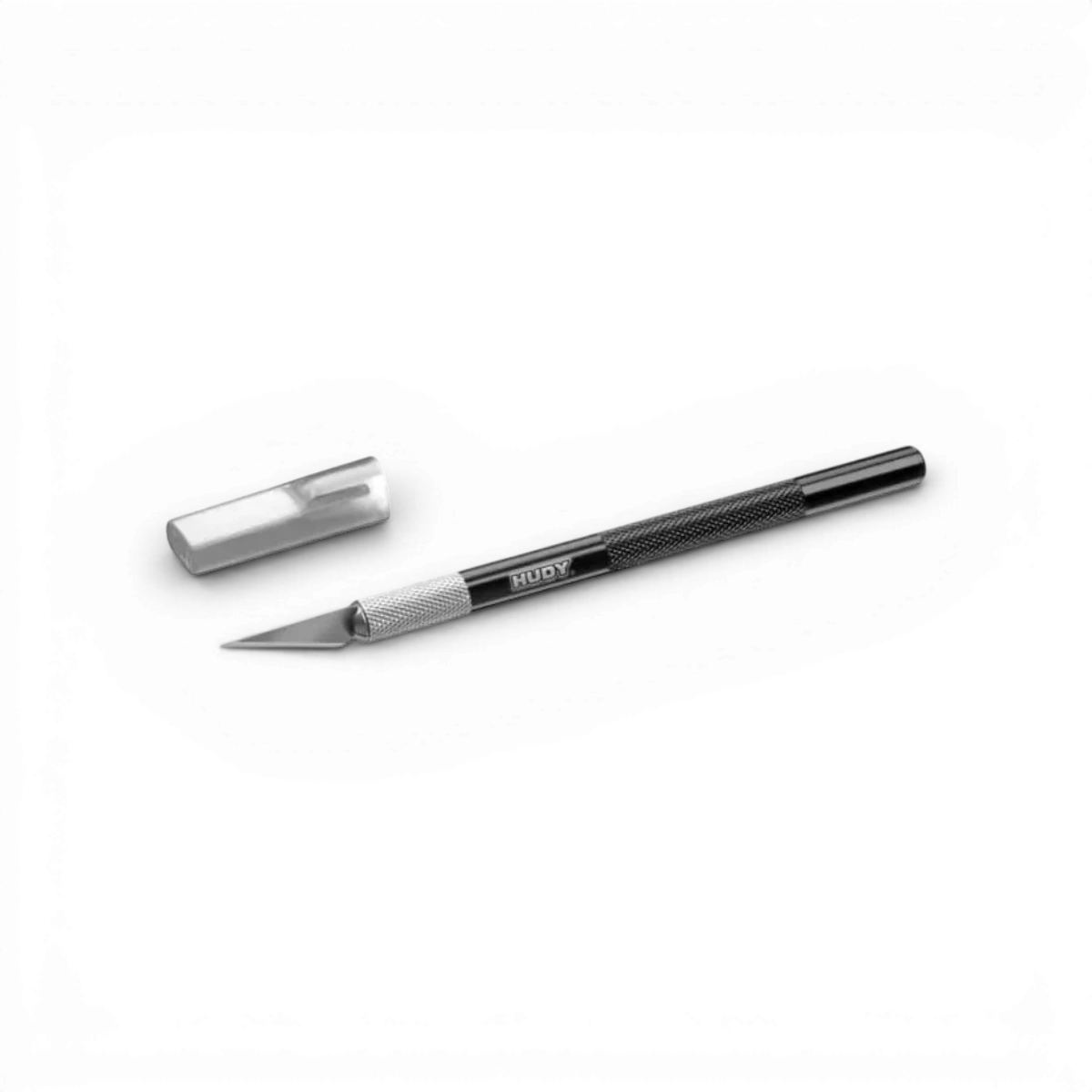 Scalpel avec manche en aluminium de la marque Hudy, accessoire de précision pour modélisme ou travaux fins.