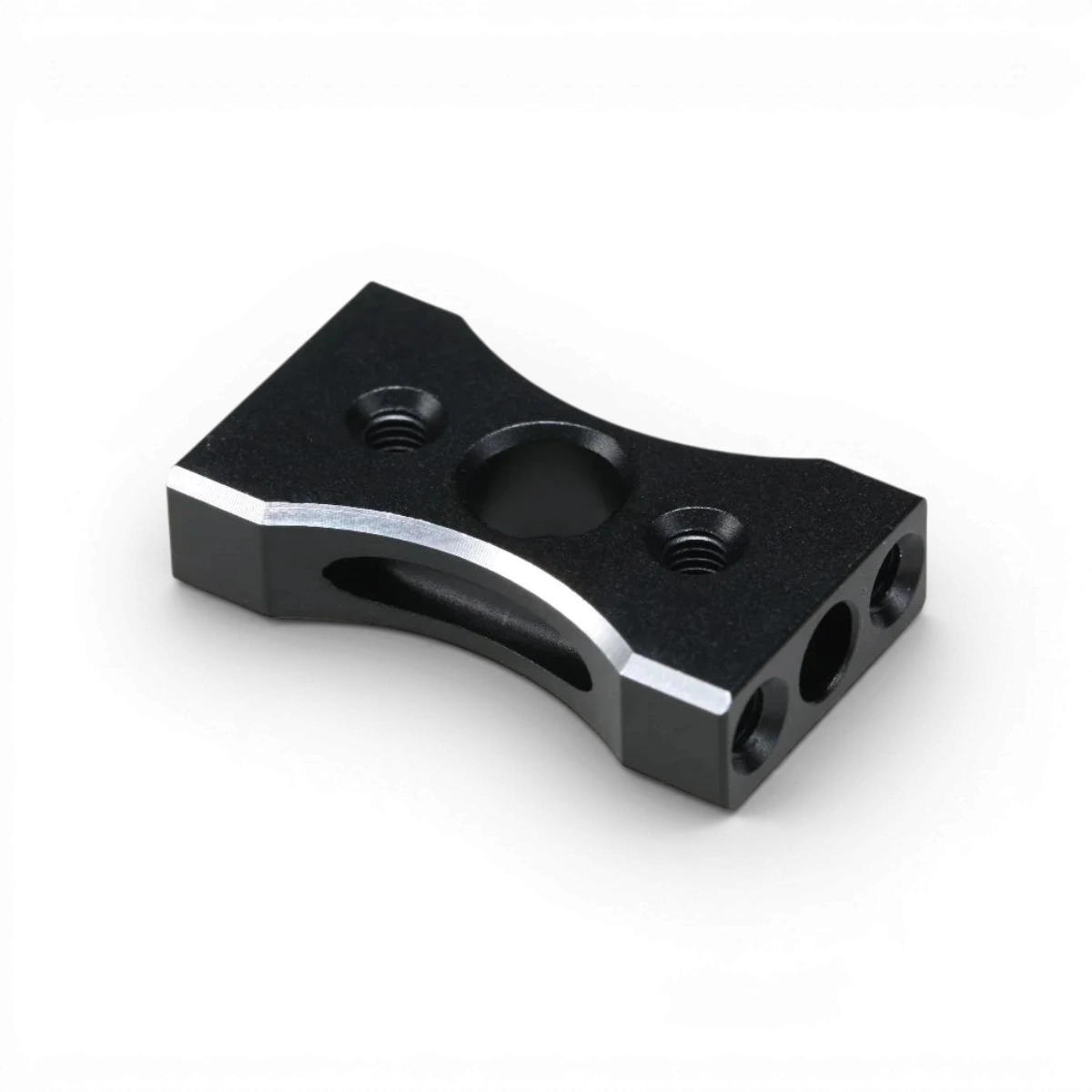 Support de plaque supérieure arrière en aluminium pour MD1.0, pièce détachée de Team Yokomo, visible en détail.