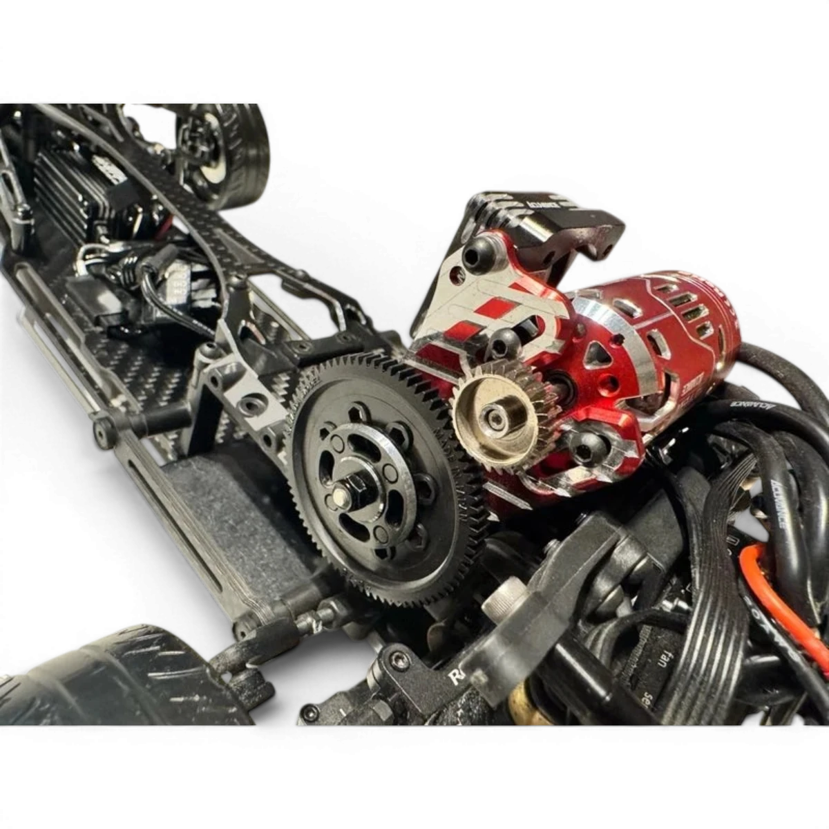 Support de moteur en aluminium RDX pour moteur 540, conçu par Addiction RC Design, avec fixation solide pour modèles radiocontrolled.