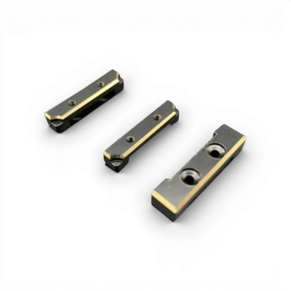 Support triangulaire en laiton BMR-X de BM Racing, pièce robuste pour la fixation et la stabilité du véhicule.