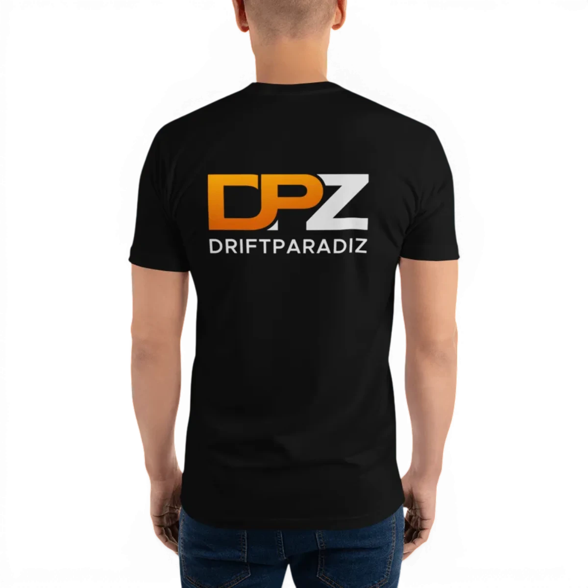 T-shirt DPZ 2024 en coton avec logo, couleur noire, porté par un mannequin, vêtement décontracté pour homme.