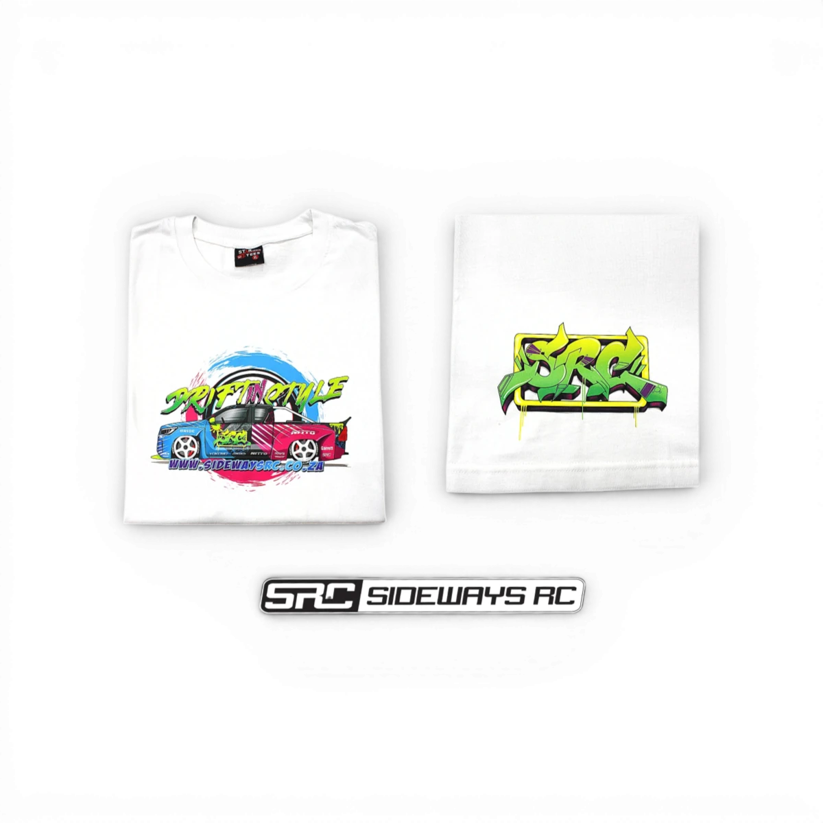 T-shirt blanc SRC 2 de la marque Src Sideways RC, en tissu léger avec logo imprimé devant et détails de style décontracté.