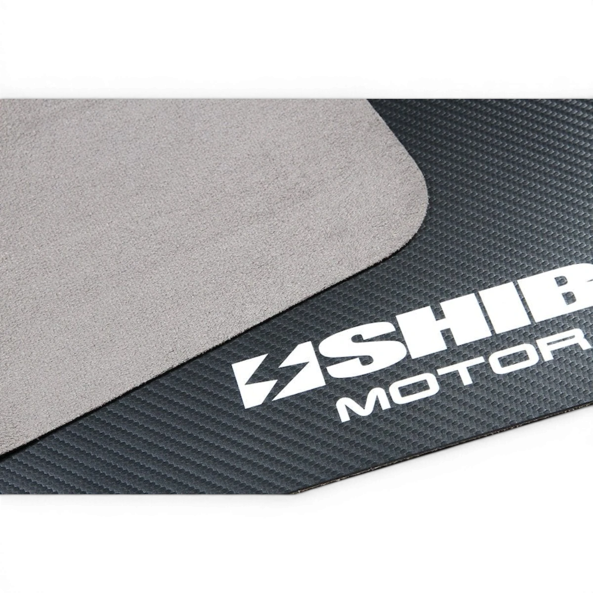 Tapis de pit SHIBATA MOTOR SPORT, accessoire de course avec logo SHIBATA, destiné aux environnements de sport automobile.